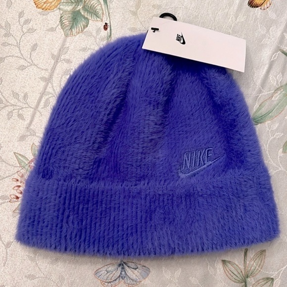 Brand New Nike Peak Beanie Knit Stretch Cuffed Cool Weather Hat Embroidered Logo - Picture 1 of 13